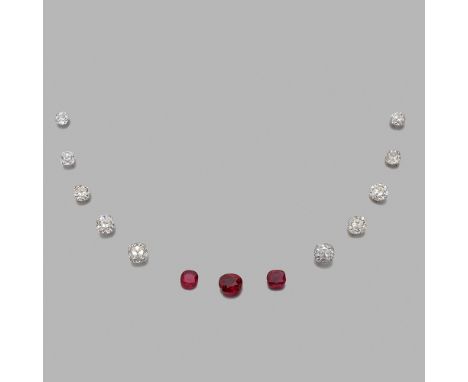 DIAMANT COUSSIN 2,94 CARATSAvis LFG : couleur M, pureté VS2, fluorescence moyenne.A 2,94 carats diamond. LFG preliminary repo