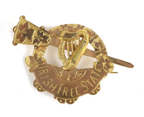 1920s Irish Free State brooch. A gilt metal pin-back brooch in the form of a cloak pin, Connemara marble-mounted harp and sha