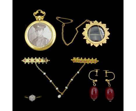 Victorian and later gold jewellery including 18ct diamond flower head cluster ring, stamped, 14ct gold paste stone set double