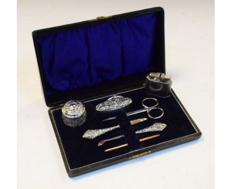 George V cased silver-mounted dressing table necessaire set, comprising lidded pot, nail buffer, file, and cuticle tool, plus
