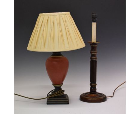 Pair of reproduction mahogany finish fluted column table lamps, and one other urn shaped table lamp, the pair standing 57cm t