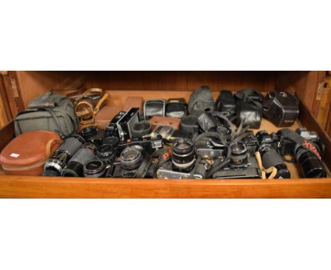 Large collection of 35mm cameras including Minolta SRT101 and X370 Pentax P30T and SF XN and ESPIO 928, and 115M Konica FC1 a