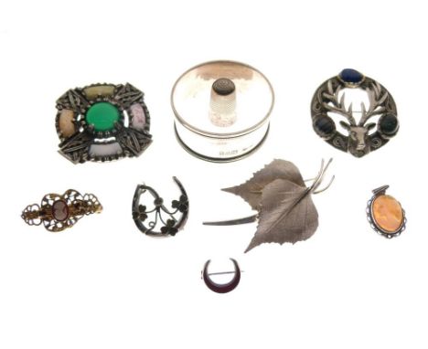 Assorted jewellery to include two Scottish-style brooches, Irish-style silver and enamel shamrock and lucky horseshoe brooch,
