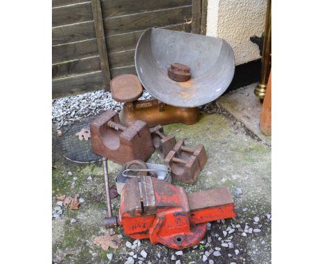 Set of W&amp;T Avery Ltd grocers scales together with a selection of weights to 56lb, and a bench vice  