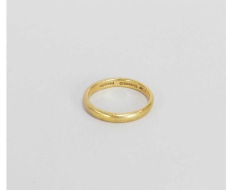 A 22ct gold plain polished wedding band, ring size J, weight approx 3.2g