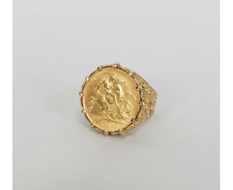 A half sovereign set ring, dated 1912, within 9ct gold mount, ring size K, weight approx 11g