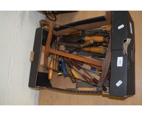 Vintage hand tools to include planes, wood turning tools etc