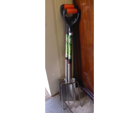 A Green Blade stainless steel garden fork and spade       CA