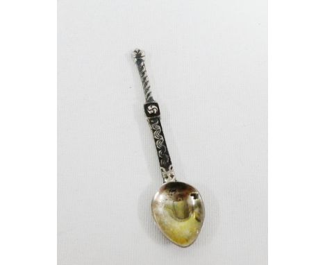 Alexander Ritchie, silver salt spoon, with celtic knotwork, stamped  ICA, AR, Iona, Birmingham 1940, 7.5cm long  