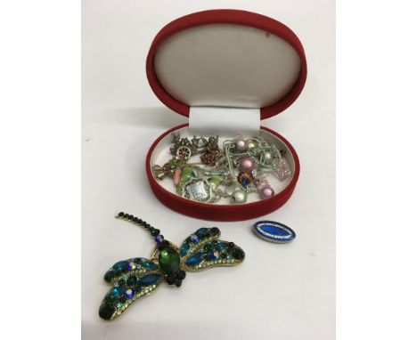 A small box of jewellery including silver and enamel pieces