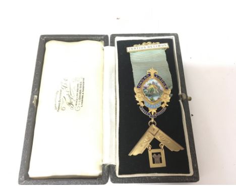 A Vintage Onger Lodge 9ct gold and enamel Masonic Jewel.