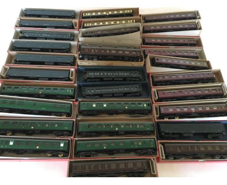 Trix twin railway, OO scale, collection of boxed carriages x31