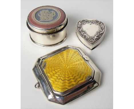 Modern silver pill pox with Wedgwood Jasper ware lid; together with a silver hallmarked yellow enamel hinged lid, compact and