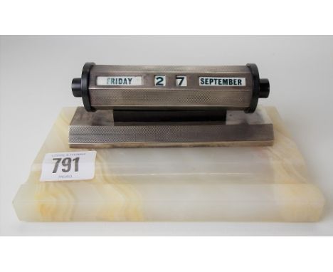 Art Deco silver engine turned perpetual calendar desk stand upon rectangular onyx base, London 1948, width 16.5cm