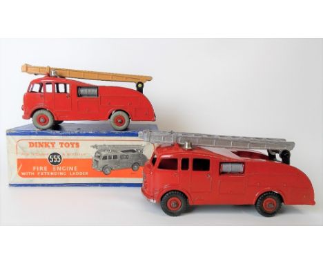 Dinky Toys diecast fire engine with extending ladder no. 555, boxed together with an unboxed fire engine no. 555 (2)