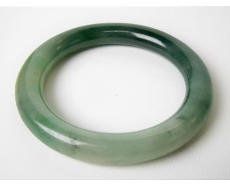 Chinese green Jadeite bangle, diameter 8cm.