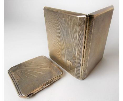 George V silver engine turned cigarette case, Birmingham 1946; together with a silver engine turned compact, weight of cigare