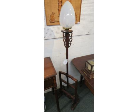 Chinoiserie hardwood standard lamp, plain column on twin foot with geometrically carved brackets, fluted ovoid Vaseline glass