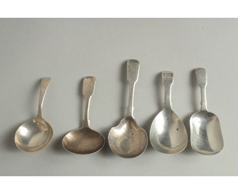 FIVE GEORGE IV AND WILLIAM IV FIDDLE PATTERN CADDY SPOONS. London 1820,1821, 1822, 1843, 1801.