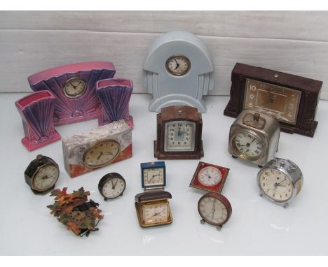 14 various mid 20th Century time pieces including ceramic, bakelite and metal examples  