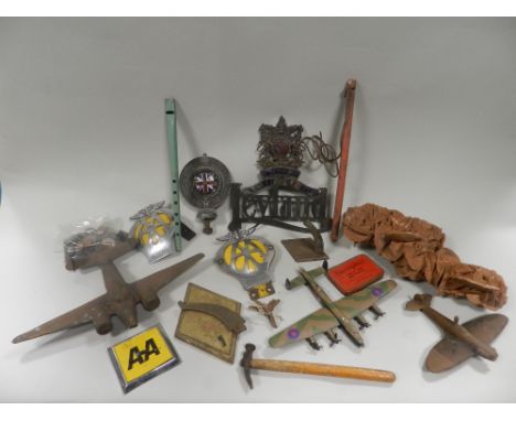 Works of art and collectables to include a quantity of loose postage stamps, British copper and cupro nickel coinage, a quant