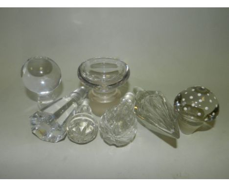 A quantity of decanter stoppers
