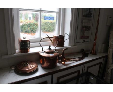 A collection of brassware to include, hunting horn, kettle, etc