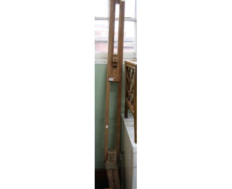 A Windsor and Newton wooden artists easel