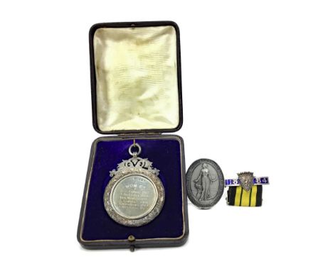 EDWARDIAN SILVER DRAUGHTS MEDAL, for Darvel Brown's Institute, with winners circa 1905-10, 7.5cm high to bale, cased along wi