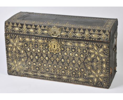 AN 18TH CENTURY LEATHER AND BRASS BOUND TRAVELLING TRUNK with armorial designed handle and escutcheon, monogrammed C L to top