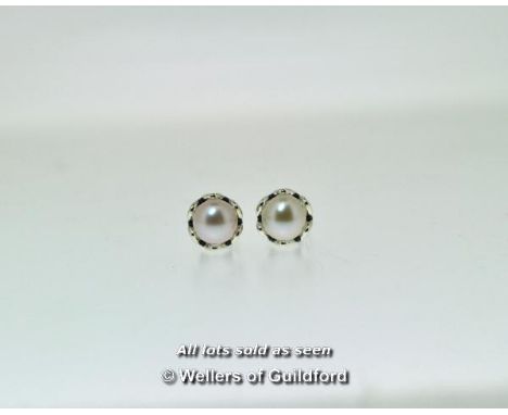 *Pair of Pandora pearl stud earrings in silver (Lot subject to VAT)