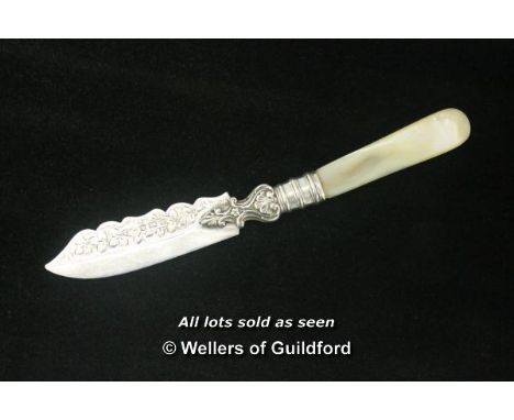*Silver and mother of pearl antique butter knife (Lot subject to VAT) (LQD98)