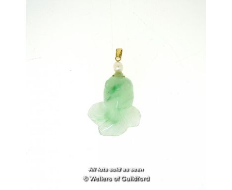 *Jade fish pendant set with a pearl and a yellow metal bail stamped 14ct (Lot subject to VAT)