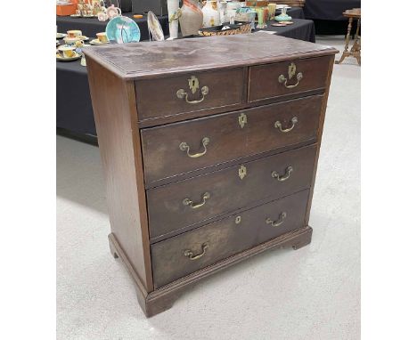 Georgian mahogany chest of drawers, the moulded top over two short and three long graduated drawers, raised on bracket feet, 