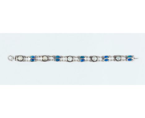AN ARTS AND CRAFTS ENAMEL AND BLISTER PEARL BRACELET BY MURRLE BENNETT & CO, composed of repeating shaped rectangular links, 