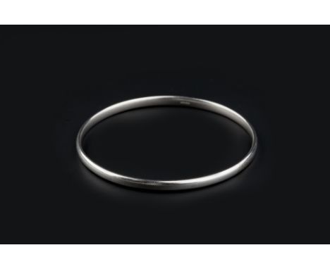 AN 18CT WHITE GOLD BANGLE, of plain continuous form, with Birmingham hallmark, inner diameter 6.2cm