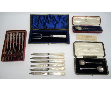 A SILVER GILT ANOINTING SPOON DY DEAKIN &amp; FRANCIS, BIRMINGHAM, 1977, A PAIR OF SILVER PRESERVE SPOONS BY CB&amp;S    , SH