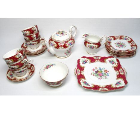 ROYAL STANDARD 'LADY FAYRE' PART TEASET COMPRISING TEAPOT WITH LID X 1, MILK JUG X 1, TEA CUPS X 6, SAUCERS (DIA. 14.5 CM) X 