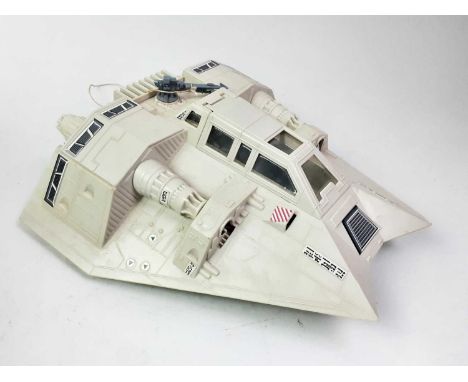 COLLECTION OF VINTAGE STAR WARS TOYS, including blaster guns, ships and various figures