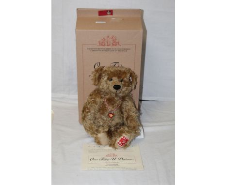 A Steiff teddy bear, "U Pitchoun", limited edition 1711 of 2000, having a beige mohair covered body, wearing an enamelled and