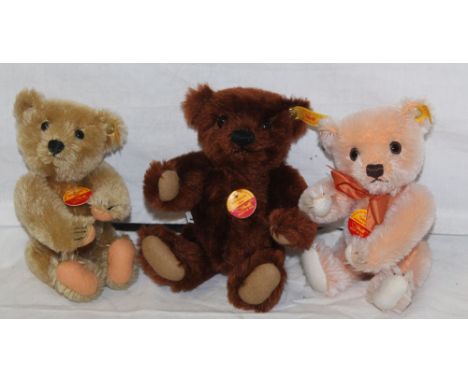 A group of three Steiff US Special and Teddy Holland teddy bears, comprising a "US-Special 1983" teddy bear, 029592, a "US-Sp