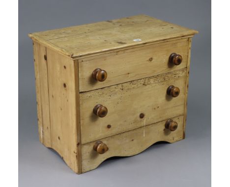 A pine chest commode with a hinged lift-lid, 24½” wide x 20½” high x 15½” deep.