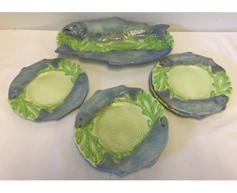 A Melba Ware part fish service. Comprising fish platter and 5 x 9 inch plates. 