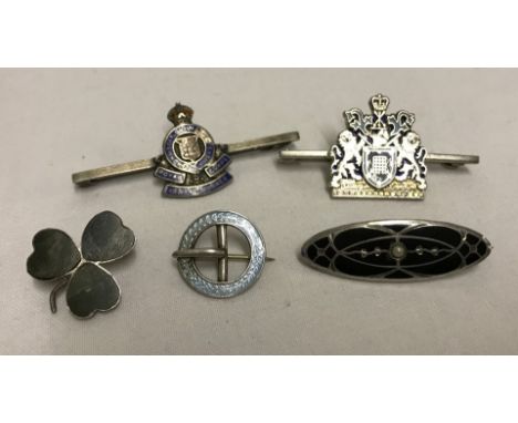 5 silver and white metal broches and military bar brooches. To include guilloche, natural agate set and Royal Army Ordnance C