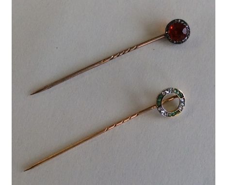 An unusual rose diamond and red stone stick pin together with an emerald and diamond stick pin in gold. Approx. 4.5 grams. Es