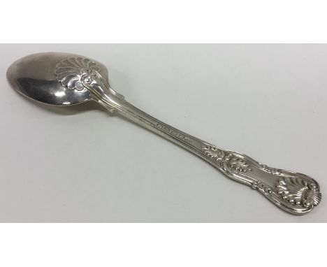 PAUL STORR: A good Kings' pattern dessert spoon with crested armorial. Approx. 52 grams. Est. £100 - £150.