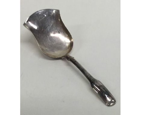 A Georgian silver fiddle pattern caddy scoop. Birmingham. By IT. Approx. 10 grams. Est. £20 - £30.