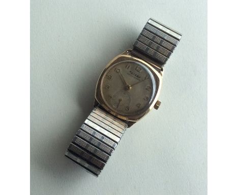 A gent's 9 carat Rotary wristwatch on expanding strap. Approx. 51 grams. Est. £200 - £300.