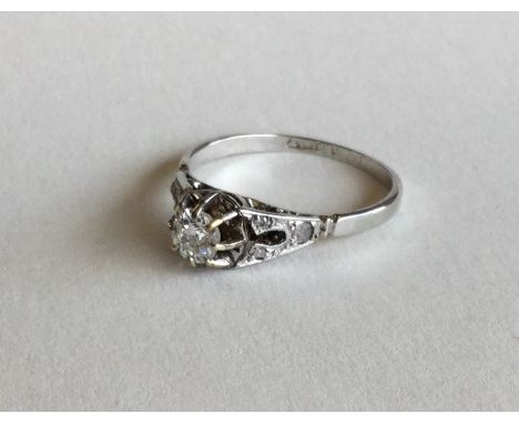 A good diamond single stone ring in claw mount. Approx. 2.3 grams. Est. £50 - £80.