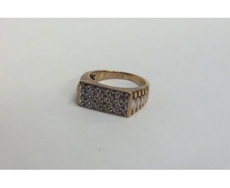 A large gent's diamond 15 stone ring in 9 carat gold. Approx. 9.1 grams. Est. £80 - £120.